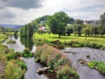 Die Emmer, ein 61,8 km langer Nebenfluss der Weser, entspringt im Eggegebirge und mündet bei Emmern in Niedersachsen in die Weser.