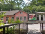 Der unter Denkmalschutz stehende Fachwerkbau von 1896 wird heute für Veranstaltungen der benachbarten Hochschule für Musik und des Landestheaters Detmold genutzt.