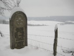 Auf dem Stein ist zu lesen: "HELLWEG / SOTHKUHLE / DROHEIM / HORNAN SANDEBECK / BANGERN ELSCHENBERG / BASSBROK / SKIDRIOBURG / IN MEMORIAM / DROHEIM / UM 850 IN / CORVEYER TRAD. / GENANNT"