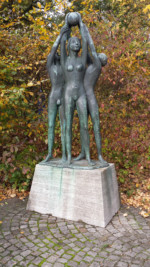 Die Skulptur direkt am Zugang zur VitaSol Therme stammt vom Oerlinghauser Künstler Berthold Müller aus dem Jahr 1969