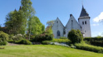 Im Ortskern des Bergdorfes Talle finden Sie neben der Petruskirche den Berggarten.