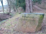 An der alten Dorfstraße in Schwelentrup finden Sie die kleine Grünanlage "Bergpark Obermeinde".