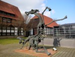 FRIEDEN: DER STURZ DER APOKALYPTISCHEN REITER - 1998 / Die Skulptur befindet sich an der Ameide direkt vor dem Lippischen Landesmuseum.