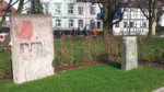 An der Paulinenstrasse finden Sie seit 1992 ein Stück der Berliner Mauer. Bis Berlin sind es von hier aus 383km.