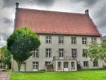 Das Gebäude aus dem Jahr 1585 beherbergt heute die Volkhochschule der alten Hansestadt Lemgo.