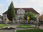 Das Gymnasium ist nach dem Lemgoer Arzt und Forschungsreisenden Engelbert Kämpfer benannt.