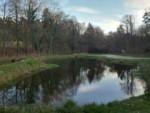 Der Menkhauser Bach, der diese Teiche speist, entspringt unweit in nördlicher Richtung auf dem Gut Menkhausen und bestimmt maßgeblich das Erscheinungsbild des Naturschutzgebietes „Schopketal und Menkhauser Bachtal“.
Im weiteren Verlauf Richtung Lipperreihe bildet der Bach die ehemalige Staatsgrenze zwischen der Grafschaft Ravensberg und dem Land Lippe und damit auch die heutige Bielefelder Stadtgrenze zum Kreis Lippe.