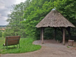 Die vom lateinischen Wort "silva" (Wald) abgeleitete Bezeichnung "Silvaticum" steht für den Länderwaldpark, der sich an den historischen Kurpark von Bad Meinberg anschließt.
