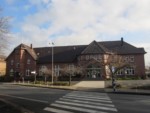 Durch die Linienführung der Bahnschienen ist Lage der lippische Verkehrsknotenpunkt für alle Bahnreisenden. In der Zeit der Ziegler wurde die Bahn oft von den Wanderarbeitern genutzt. Der Bahnhof verlor im Laufe der Zeit immer mehr seiner wirtschaftlichen Bedeutung. Das resultiert aus dem Rückgang des Güterverkehrs der über die Schiene geleitet wird.