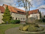 Das Dorfgemeinschaftshaus von Detmold-Heidenoldendorf befindet sich im Arnimspark an der "Bielefelder Straße" Abzweigung "Orbker Straße".