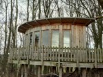 Die Wildbeobachtungsstation im Ortsteil Schwelentrup ist an einem Hang gelegen und erlaubt einen Überblick über das umliegende Gelände. Sie ist für etwa 10 Personen ausgelegt ist und besteht aus einer begehbaren Plattform sowie einem geschlossenen Beobachtungsraum, der mit Glasscheiben versehen ist. Dadurch wird touristischen Gruppen, aber auch Lerngruppen aus Kindergärten und Schulen ermöglicht, unter sachkundiger Leitung die heimischen Wildtiere zu beobachten.