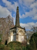 An dem Denkmal auf dem Kaiser-Wilhelm-Platz in Detmold ist u.a. zu lesen: "Dem Andenken der im Kriege von 1870 und 1871 gefallenen Offiziere und Mannschaften des VI Westfälischen Infanterie Regiments N.55, und der bei anderen Truppenteilen gebliebenen Lipper."