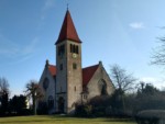 Die denkmalgeschützte Kirche (evangelisch-reformiert) ist bei der Durchfahrt des Ortes Helpup kaum zu übersehen. Die 1906 erbaute Kirche steht direkt an der B66.