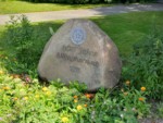 An der Ecke Billinghauser Str. / Kammerweg wurde der Jubiläumsstein im Jahr 2015 gesetzt und trägt unterhalb der Lipppischen Rose den Text 800 Jahre Billinghausen