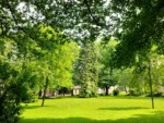 Das Naherholungsgebiet in Heiligenkirchen befindet sich am Krugplatz Ecke Denkmalstraße. Zahlreiche kleine Wege führen durch den Park.