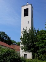 Die evangelisch reformierte Kirche in Leopoldstal befindet sich im Eichenweg direkt am Teutoburger Wald.
