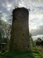 Die 1738 von Johan Henrich Jungeblut für 370 Reichstaler in der Waldemeine errichtete „Neue Mühle“ erhielt Ende 1866 einen Windfang, so dass die Mühle bei Niedrigwasser zusätzlich durch Wind angetrieben werden konnte. Später wurde dieser wegen 'ungünstiger Windverhältnisse' aufgegeben. Vom Windfang mit drehbarer Haube, Sterz und vier Flügeln ist heute nur noch der steinerne Turm erhalten.