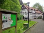 Das Haus des Gastes an der Papiermühle Berlebeck liegt direkt an der Berlebecke und ist idealer Ausgangspunkt für Wanderungen zur Falkenburg oder zur Adlerwarte.