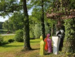 Diese Skulpturen befinden sich im Landschaftsgarten direkt zwischen der Salze und den Seeterrassen in Bad Salzuflen.