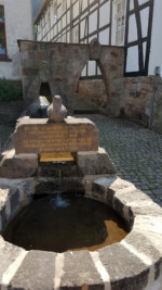 Der Volkwinbrunnen befindet sich auf dem Marktplatz in Schwalenberg und wird vom Stadtwasser der Magdalenenquelle gespeist. Auf dem Brunnen steht geschrieben: "Dies Wasser das gruben der Männer zwei und wurden dafür ihrer Ketten frei in grauer Vorzeit Tagen. Die Männer sind tot das Wasser stirbt nie springt munter vom Berge heute noch wie in grauer Vorzeit Tagen."