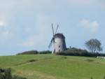 1853 wurde die Mühle, die heute als Wahrzeichen des Ortes gilt errichtet und funktionierte über viele Generationen bis 1948 als Mahlbetrieb. 1954 ging die Mühle an die Gemeinde Bavenhausen über und wurde fortan als Hochbehälter für die Wasserversorgung der umliegenden Bevölkerung genutzt.